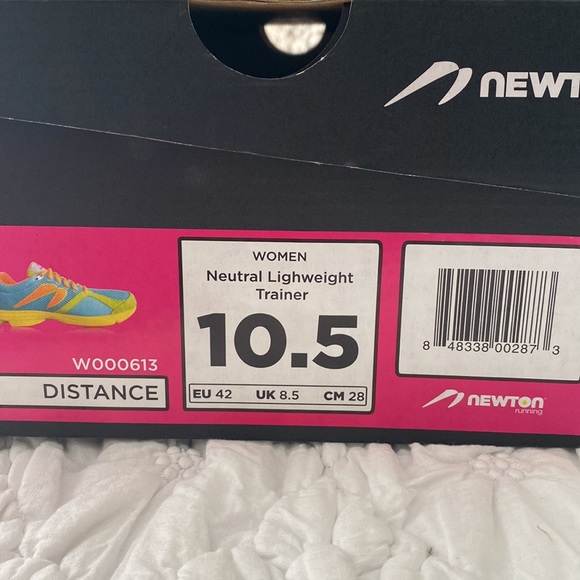 NEWTON RUNNING 10.5. EUC - Picture 7 of 7